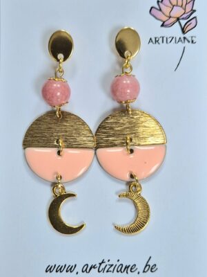 Boucles perles en verre, sequins acier et email