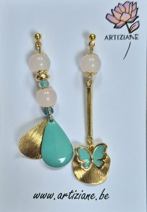 E25002-1.jpg Boucles et penditifs en acier, perles en verre, sequins emaillés