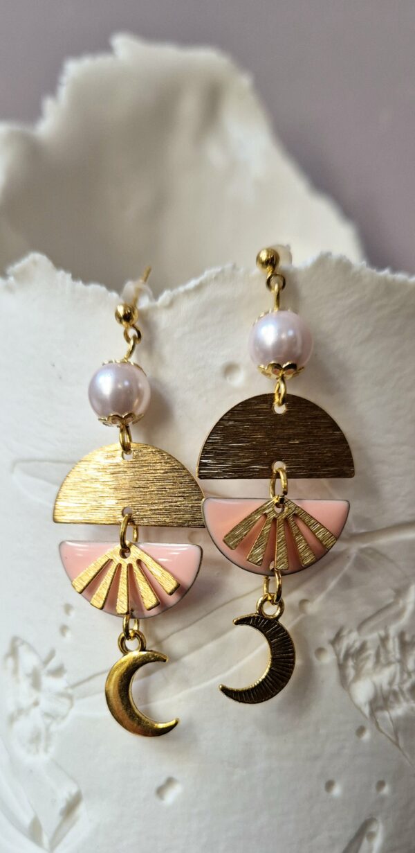 E25023-1.jpg Boucles perles en verre, sequins acier et email