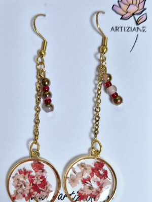 Boucles résine fleurs pressées, perles en verre