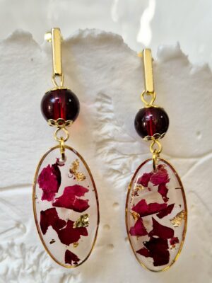 Boucles résine fleurs pressées, perles en verre