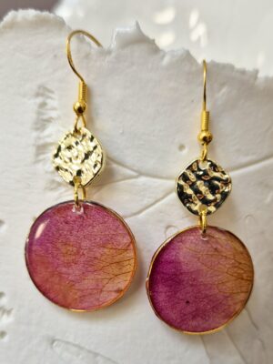 Boucles résine fleurs pressées, pendentifs en acier