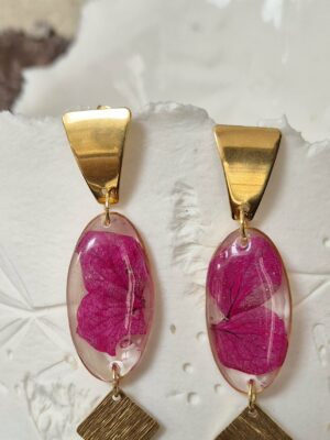 Boucles résine, fleurs pressées et sequins en acier