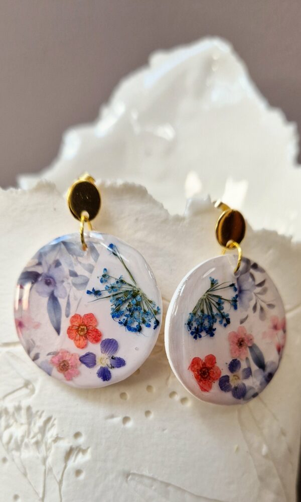 D25004.jpg Boucles en pâte polymère avec papier washi et fleurs pressées, résine