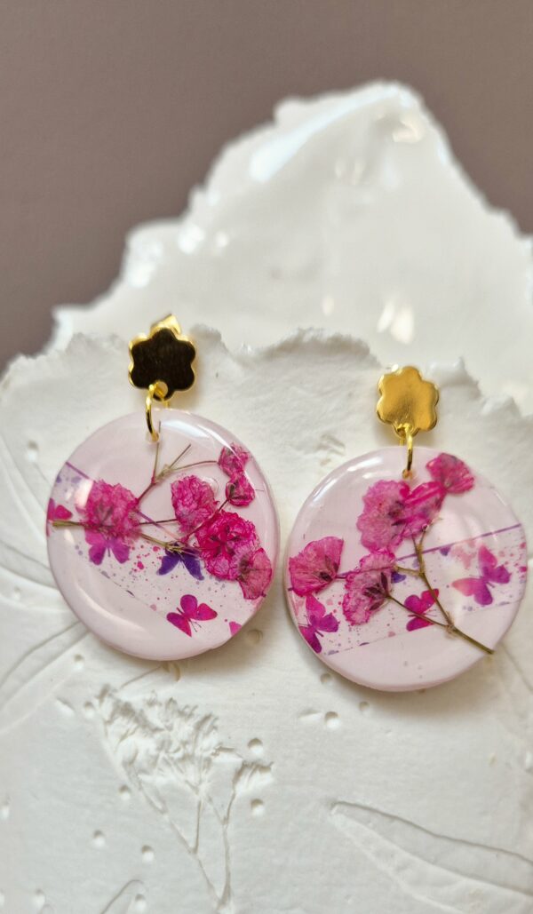 D25006.jpg Boucles en pâte polymère avec papier washi et fleurs pressées, résine