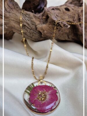 Collier acier inoxydable, pendentif en résine et fleurs pressées