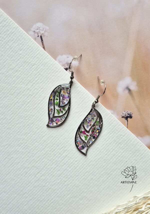 Gouttes résine, paillettes et fleurs