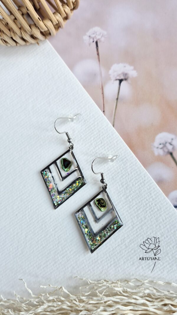 2025_05 Losange résine, nacre d'ormeau et éclats scintillants